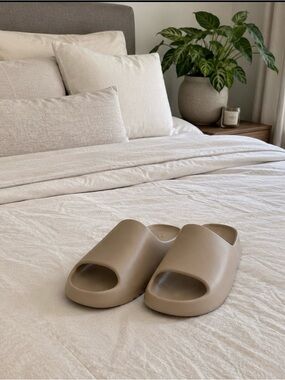 YZY YS Cream • Unisex • Multiple Sizes